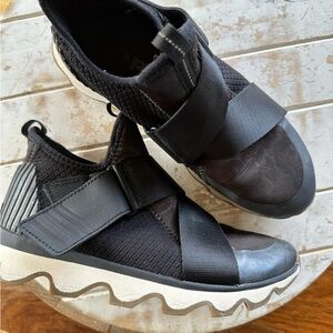Sorel Kinetic Sneaker Black Velcro Straps